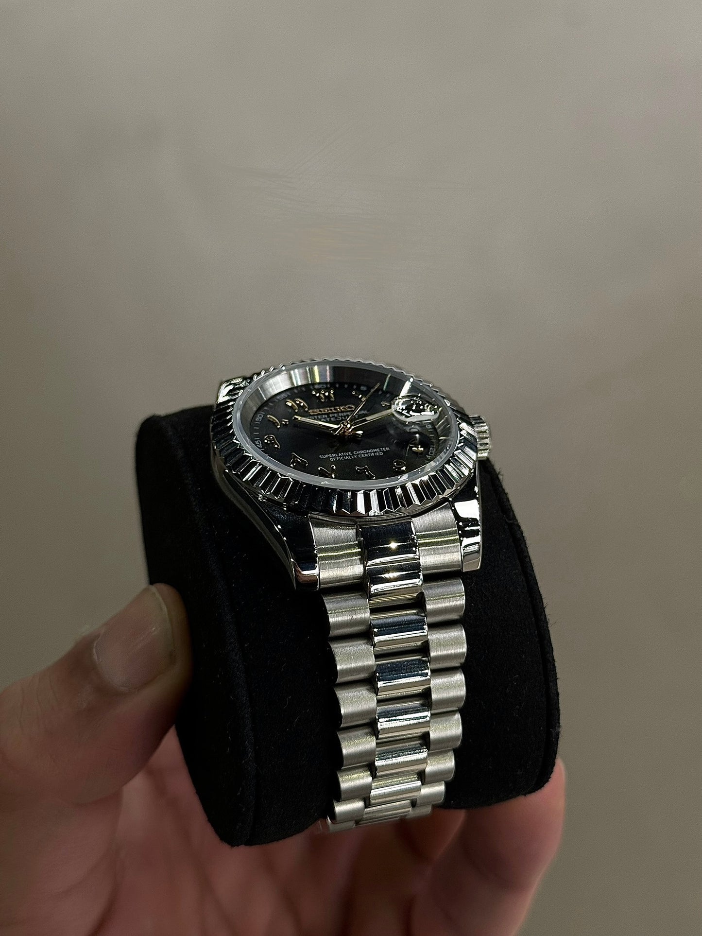 Goldenes Obsidian Royale-Zifferblatt