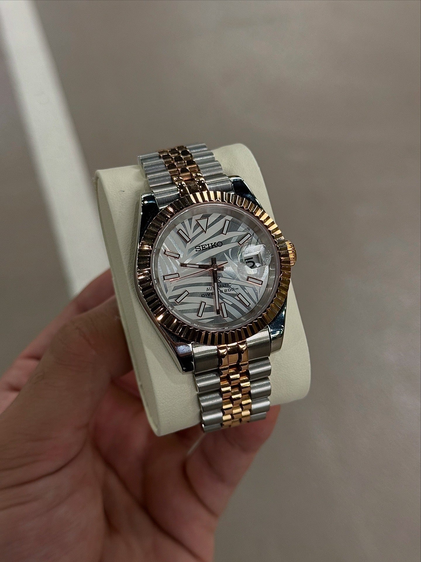 Grand Pearl Dial