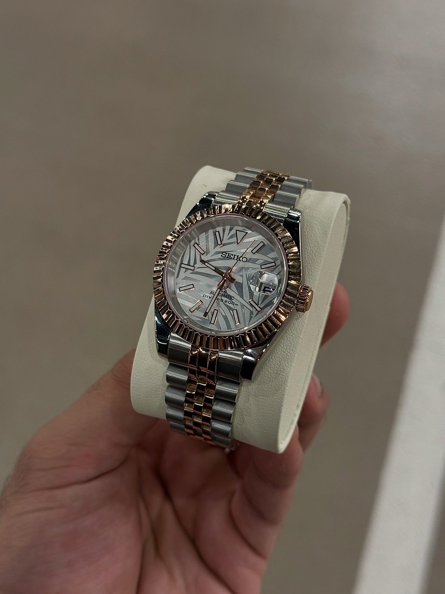 Grand Pearl Dial
